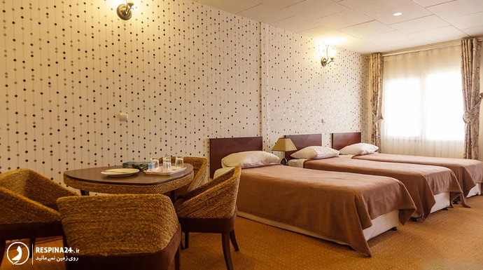 فضای داخلی یک از اتاق های هتل سه ستاره آرامش کیش